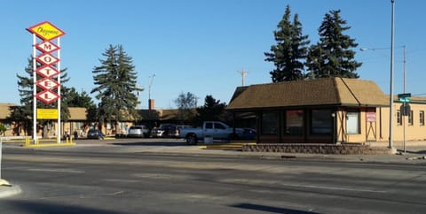 Property building, Day, Street view, Location, Parking