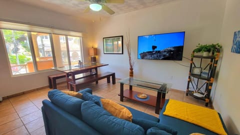 Communal lounge/ TV room, TV and multimedia, Living room, Dining area, Evening entertainment