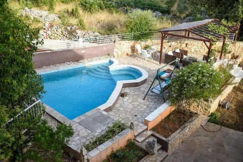 Swimming pool, Location, children, Family