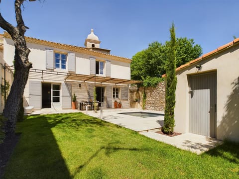 Maison de village rénovée avec jardin et bassin à Mouriès, idéale pour 6 personnes - FR-1-599-107 House in Arles