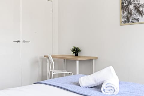 Serene Double Room in Panania - Close to Stations & Shops - Shared Bathroom Bed and Breakfast in Sydney