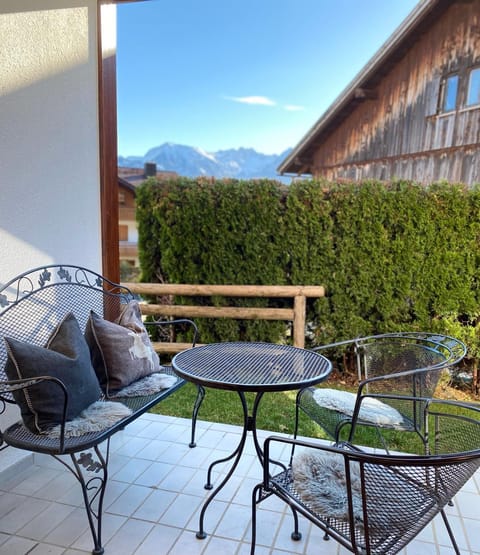 Garden, Balcony/Terrace, Seating area, Dining area, Garden view