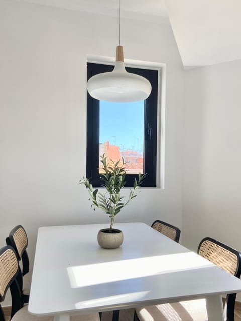 Dining area, City view