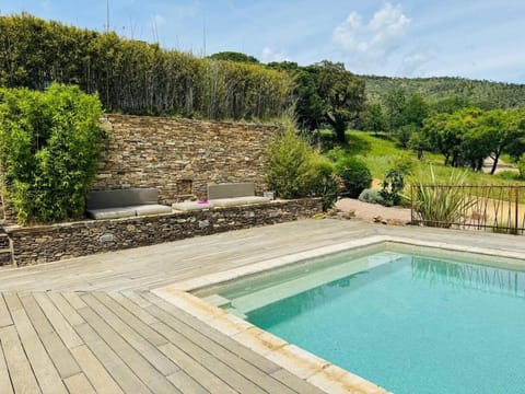 Belle Villa Grimaud avec piscine et 6 flippers, 1 babyfoot en free play House in Grimaud