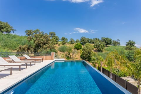 Villa Belenos Piscine vue mer Villa in Roquebrune-sur-Argens