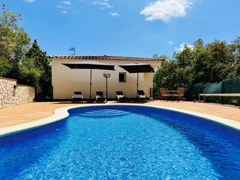 Pool view, Swimming pool, sunbed