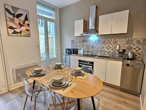 Dining area, kitchen