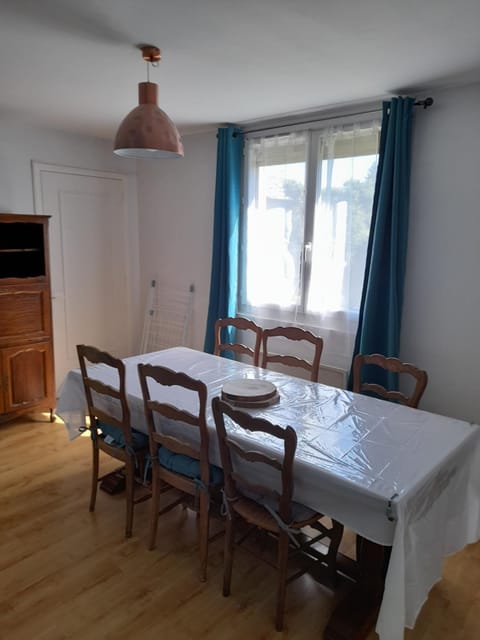 appartement au coeur de la région des lacs . Apartment in Jura