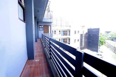 Property building, View (from property/room), Balcony/Terrace