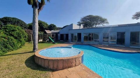 Property building, Garden view, Pool view, Swimming pool