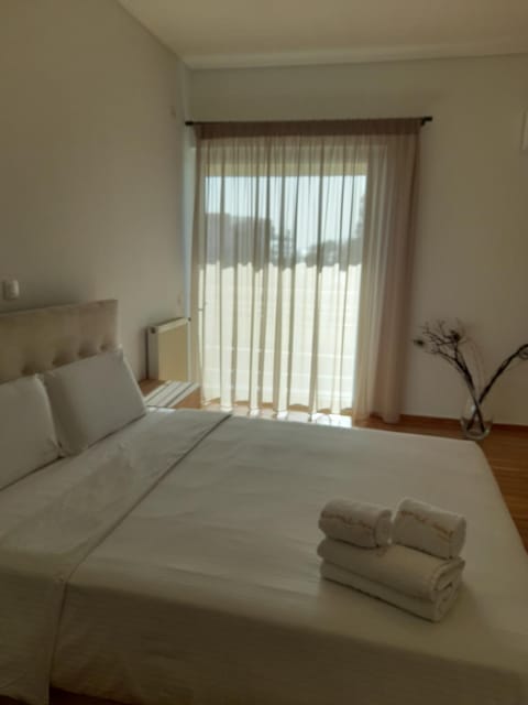 Coral Apartment-Three Bedroom Apartment with Balcony and Sea View Apartment in Piraeus Regional Unit, Greece