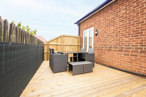 Patio, Dining area