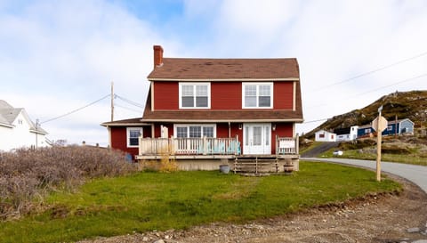 The Cove Merchant's Home by the Sea House in Twillingate