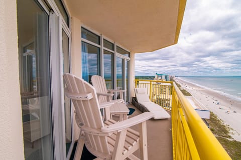 Bay Watch Resort Luxe Oceanfront End Unit Casa in Atlantic Beach