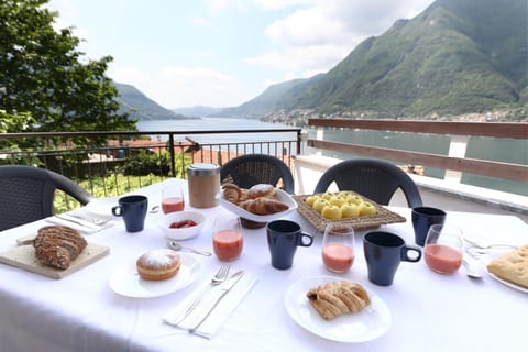 Day, Coffee/tea facilities, View (from property/room), Balcony/Terrace, Dining area, Lake view