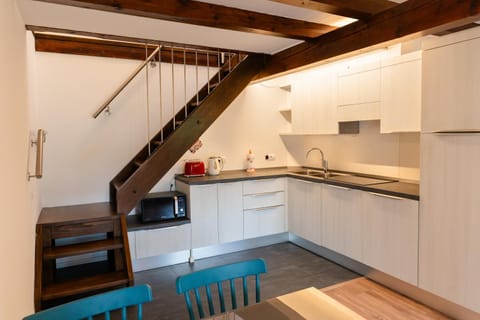 Kitchen or kitchenette, dishwasher