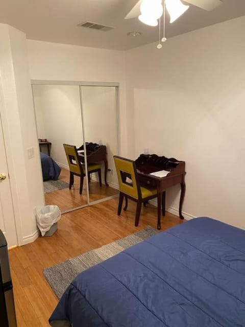 Nice furnished Queen Bedroom #A Apartment in Stanton