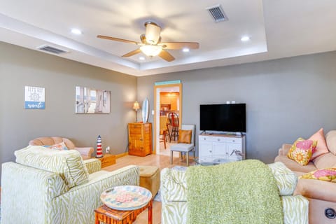 Pensacola Home with Private Spa Walk to Beach! House in Navy Point