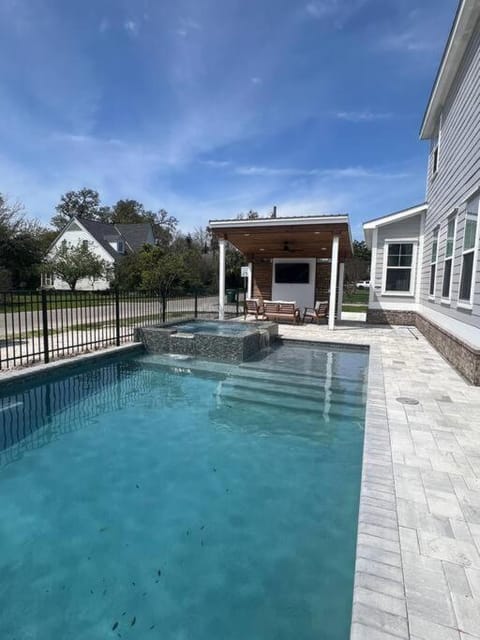 Walk to Beach with Heated Pool Spa views & oak trees Chalet in Gulfport