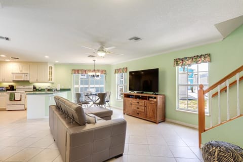 Jensen Beach Home with BBQ Grill Walk to Beach! House in Hutchinson Island