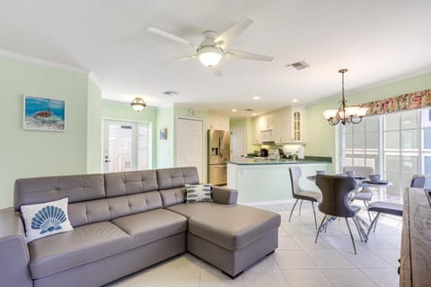 Jensen Beach Home with BBQ Grill Walk to Beach! House in Hutchinson Island