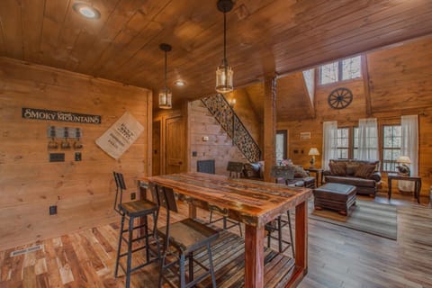 Black Bear Cabin by Stony Brook Cabins House in Gatlinburg