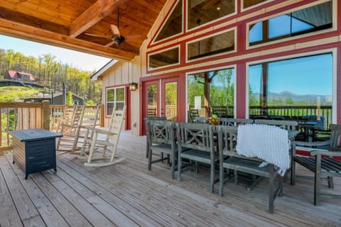 Villa Tavia by Stony Brook Cabins House in Gatlinburg