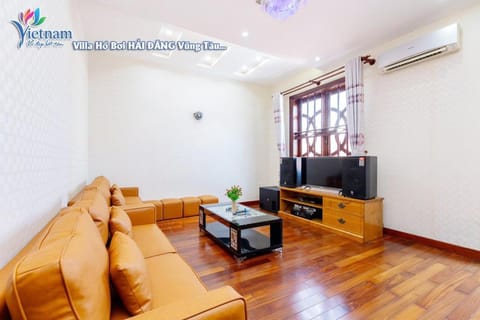 Communal lounge/ TV room, TV and multimedia, Living room, Seating area, Evening entertainment, air conditioner