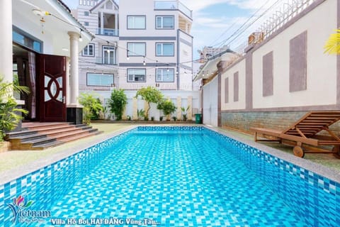 Property building, Day, Pool view, Swimming pool, sunbed