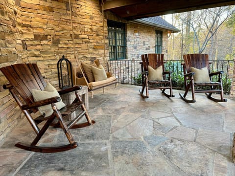 Haven and Hearth by Stony Brook Cabins House in Gatlinburg