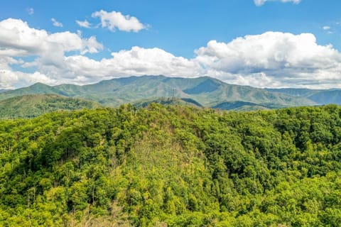 Smoky's Grand View by Stony Brook Cabins House in Gatlinburg