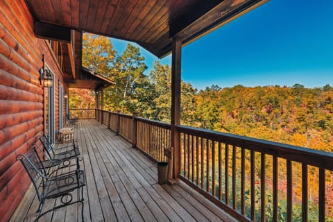 20 Off, Mtn Views, Hottub, Games, 4 Suites, Pets House in Pittman Center