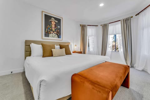 Luxurious 7BR Walk 2 Beach and Bus Stop House in Carnelian Bay