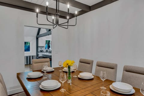 Luxurious 7BR Walk 2 Beach and Bus Stop House in Carnelian Bay