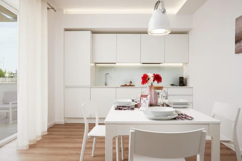 Balcony/Terrace, Kitchen or kitchenette, Dining area, kitchen