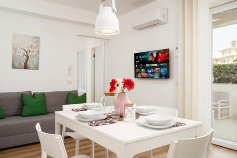 TV and multimedia, Balcony/Terrace, Living room, Dining area