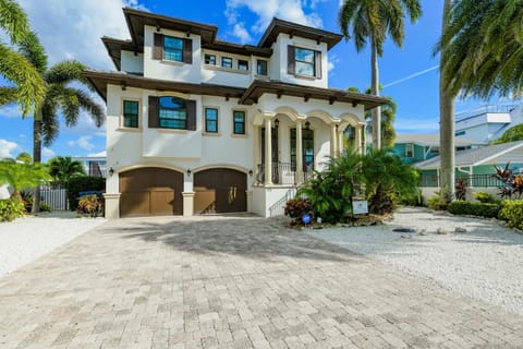 A Pirate's Dream Ami-Private House-Heated Pool-5BR-Water Views From Every Room-Heated Pool House in Holmes Beach