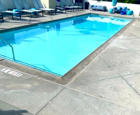 MDR Chic 1bd/1ba with pool-view, spa, gym, parking Apartment in Marina del Rey