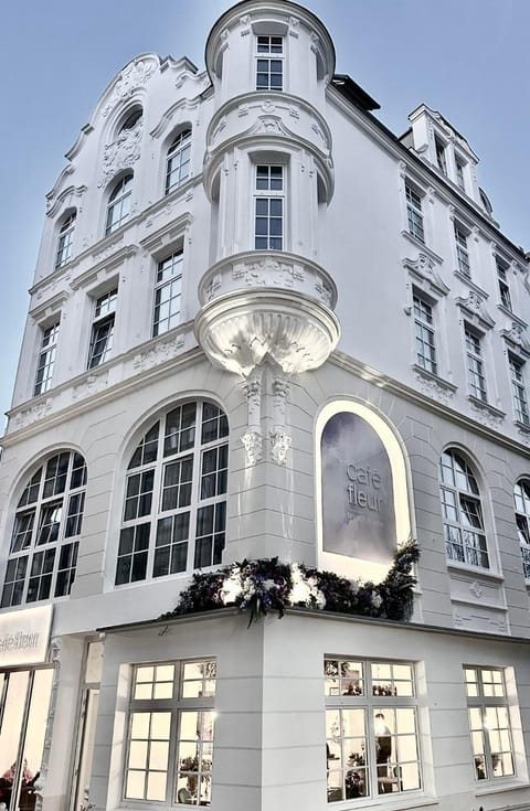 Property building, Facade/entrance