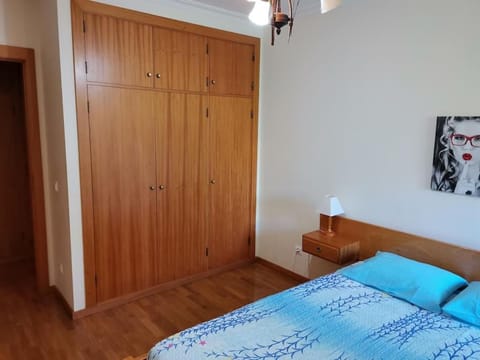 Com Terraço 5 minutos a pé da Praia Apartment in Vila Praia de Ancora