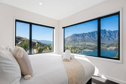 Style & Tranquillity - Eight Bedrooms, Two Houses House in Queenstown