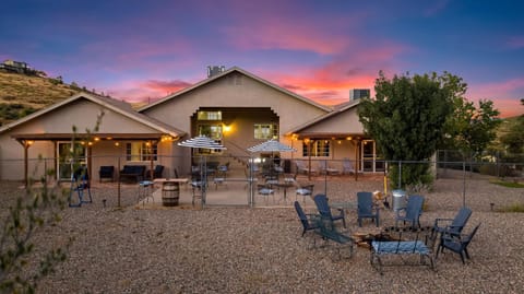 Luxury Prescott Home 4k Ft- Sleeps 22 Whot Tub Casa in Prescott Valley