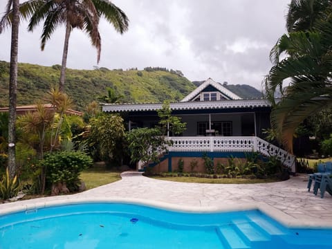 Property building, Garden, Mountain view, Swimming pool