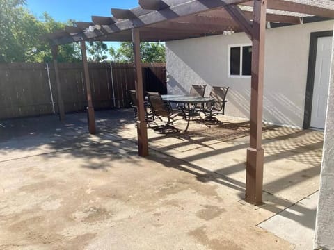 Dog friendly~4BR/2BA~ Peaceful getaway Apartamento in Linda Vista