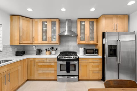 Kitchen or kitchenette, oven