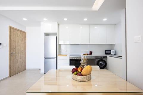 Dining area, kitchen