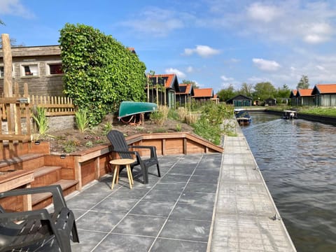 4 pers house Cecil with own fishing spot on a dutch chanel Chalet in Anjum