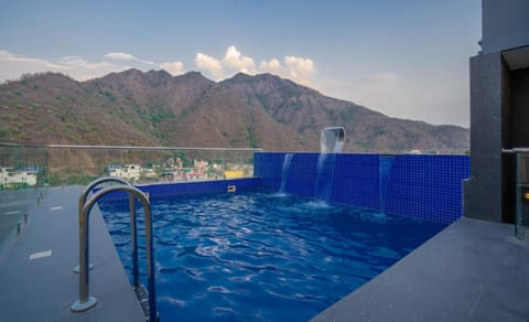 Day, Natural landscape, Mountain view, Pool view, Swimming pool