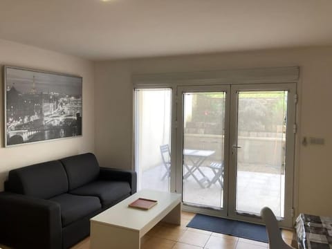 Joli Studio au calme mais proche gare et bus Apartment in Île-de-France