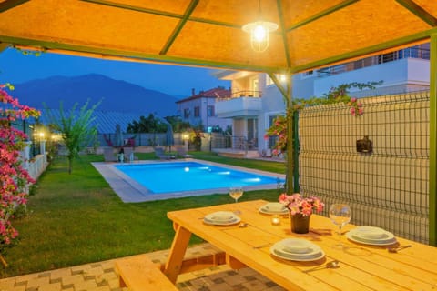 Pineapart-1 with pool and big garden Apartment in Fethiye